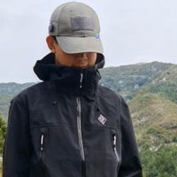 风雨皆无惧，暖感随身行：黑冰御山者冲锋衣