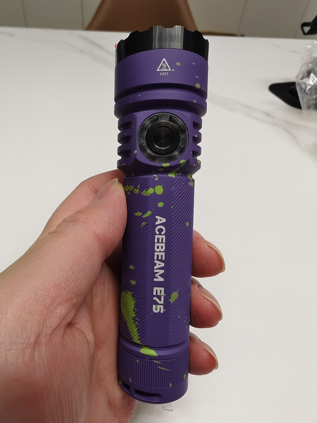 ACEBEAM E75手电：440米远射+均匀泛光，户外照明直接封神！