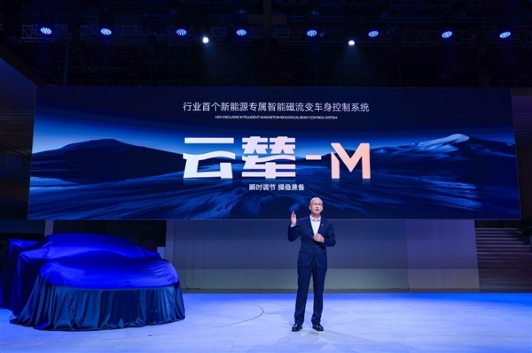 比亚迪再发个性化跑车!双门软顶版敞篷版腾势Z实车首曝