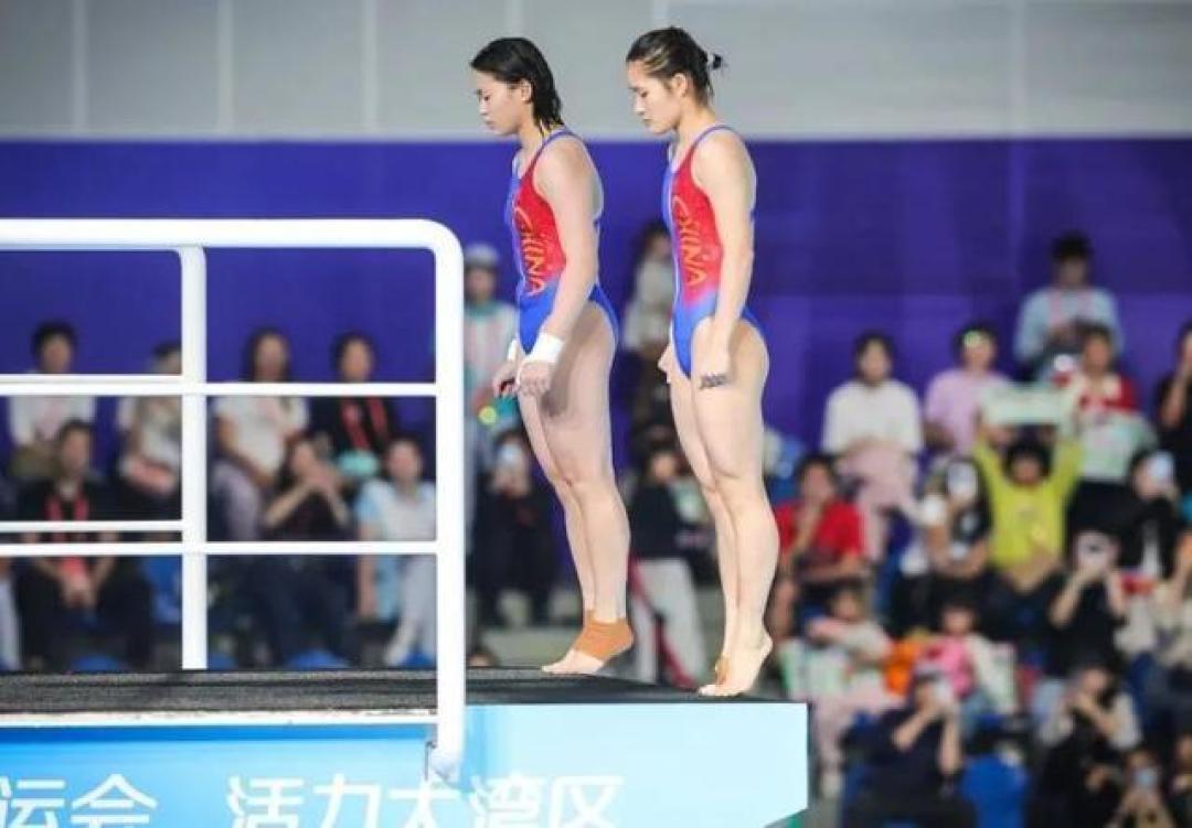 全红婵陈芋汐双人十米台神仙打架 0.9分胜负背后同步完美如镜像