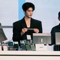 张凌赫同款moto X70 Air发布！5.99mm超薄机身太惊艳