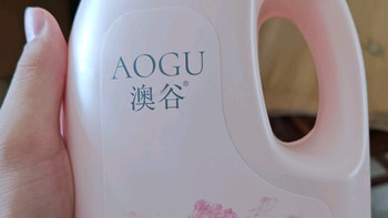性价比拉满——阿道夫澳谷樱花香氛清爽沐浴露家庭装1.8L