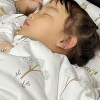 可优比这款儿童防踢被，现在我和娃都能睡整觉，太香了！