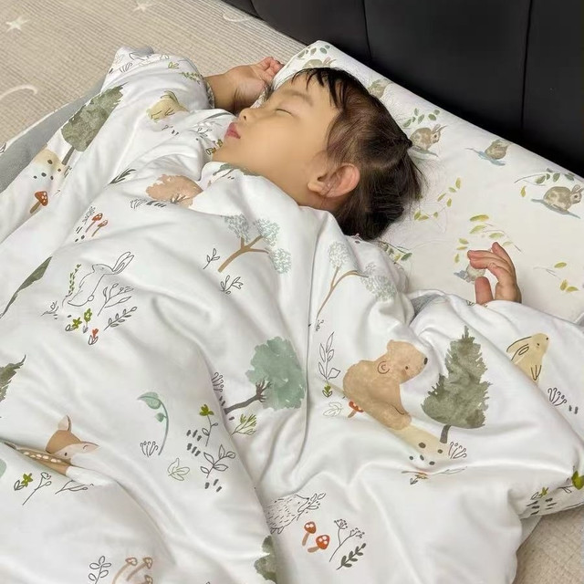 可优比这款儿童防踢被，现在我和娃都能睡整觉，太香了！