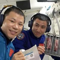 对不起，空气炸锅弱爆了！中国航天员在空间站开启“宇宙级烧烤趴”，这才是吃货的终极浪漫！​