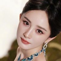 颜值身材双在线的“时尚女王”杨幂，魅力太绝！生图状态美上热搜