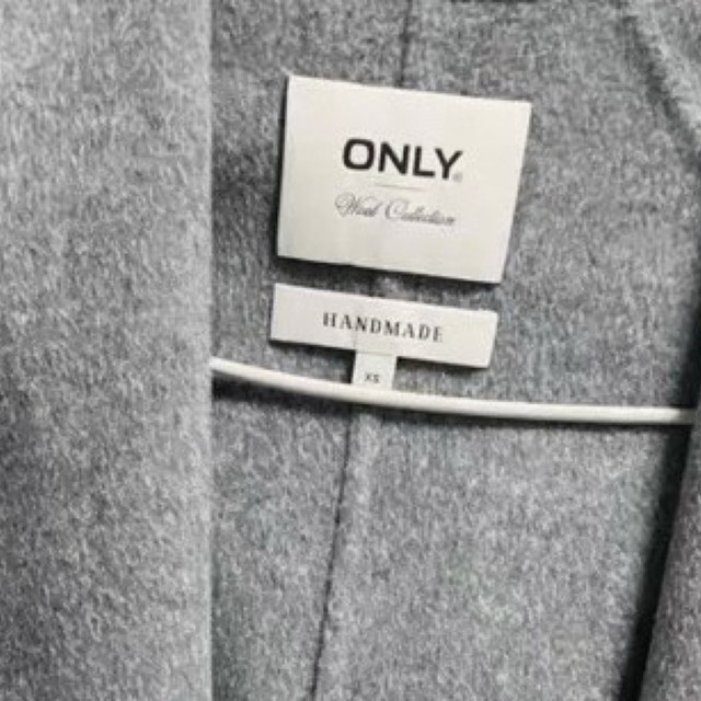 绵羊毛连帽大衣：轻盈包裹，暖冬不臃肿