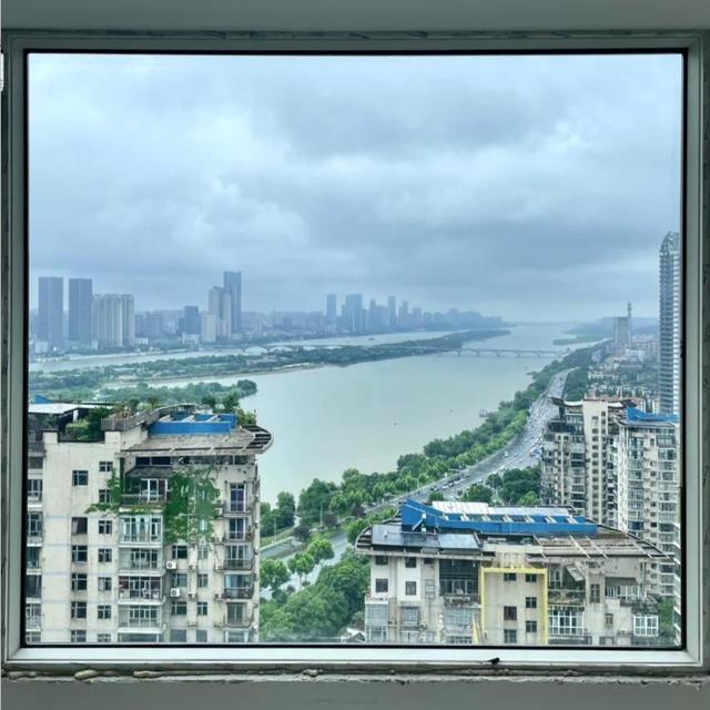 明明很多人，都在等房价下降后买房，为什么还说房地产会崩呢？