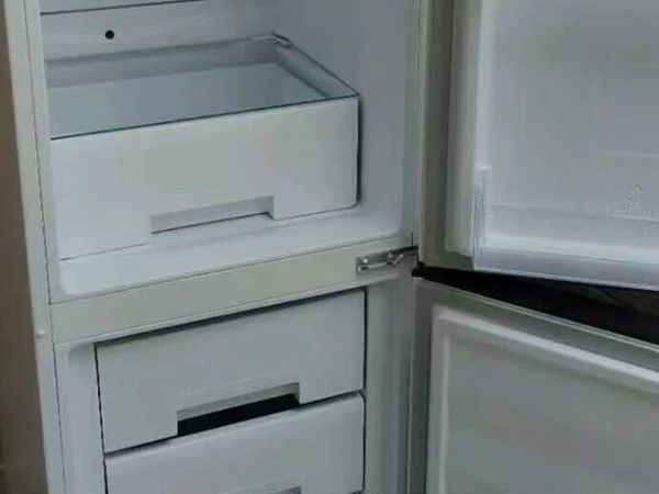 双门冰箱跌到537元，181升容量+变频压缩机，刚需闭眼冲！
