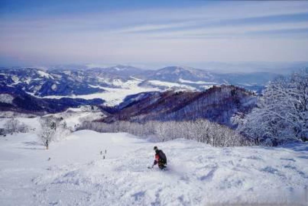 冰雪季开启!全国多家滑雪场宣布开板