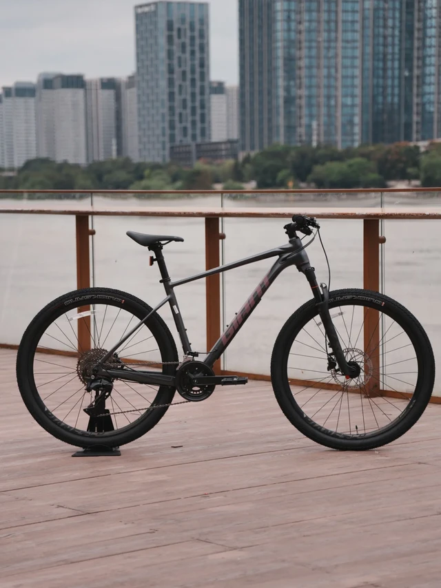 捷安特 XTC SLR系列再添新成员。2026 XTC SLR CLASSIC 
Giant ALUXX SLR车架
禧玛诺CUES 2*11套件 
捷安特SXC 气压肩控前叉
27.5/29轮径可选