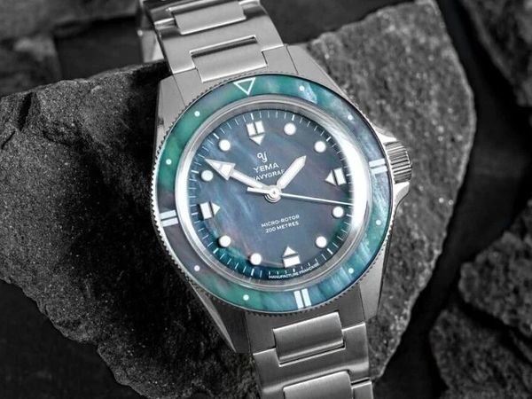 法国小众品牌Yema的新款潜水表Navygraf Pearl母贝表盘和表圈很有意思