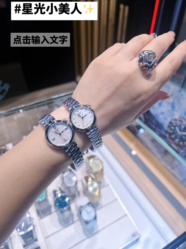 刘亦菲同款手表！这3个细节让闺蜜尖叫！天梭星光小美人 #刘亦菲同款 #神仙礼物 
灯光下贝母盘美到失语
钻石刻度像把星星戴在手上
钢带款越戴越喜欢
闺蜜生日送这个直接被夸会选礼🎁
现在天天戴着不离手😊