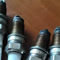 博世双铂金火花塞，耐用省油还省心​