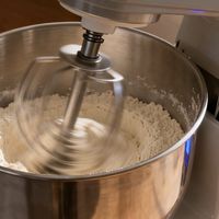 和面机和厨师机哪个更实用？其实两者差异很大，看完再选不踩坑！