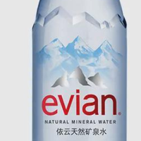 瓶装水的高端战争：从解渴到社交符号，谁在为每瓶几十元水买单？