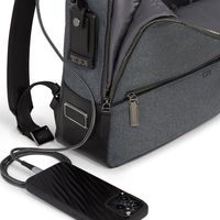 TUMI Fremont双肩包值不值6000块？实用主义与品牌溢价大对决