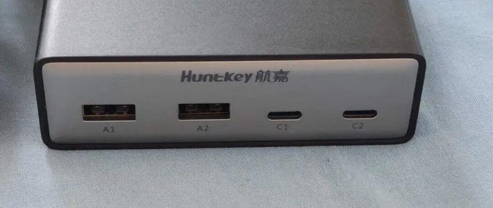 航嘉M30桌面充电站值得买吗？50元八口快充引热议，用户观点两极分化