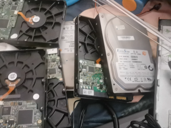 【全网首拆】国产机械硬盘易拓250G J9250S