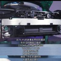 小米YU7拆解实录：三层复合装甲+立体防护网重塑汽车安全标准

（说明：该标题既突出了