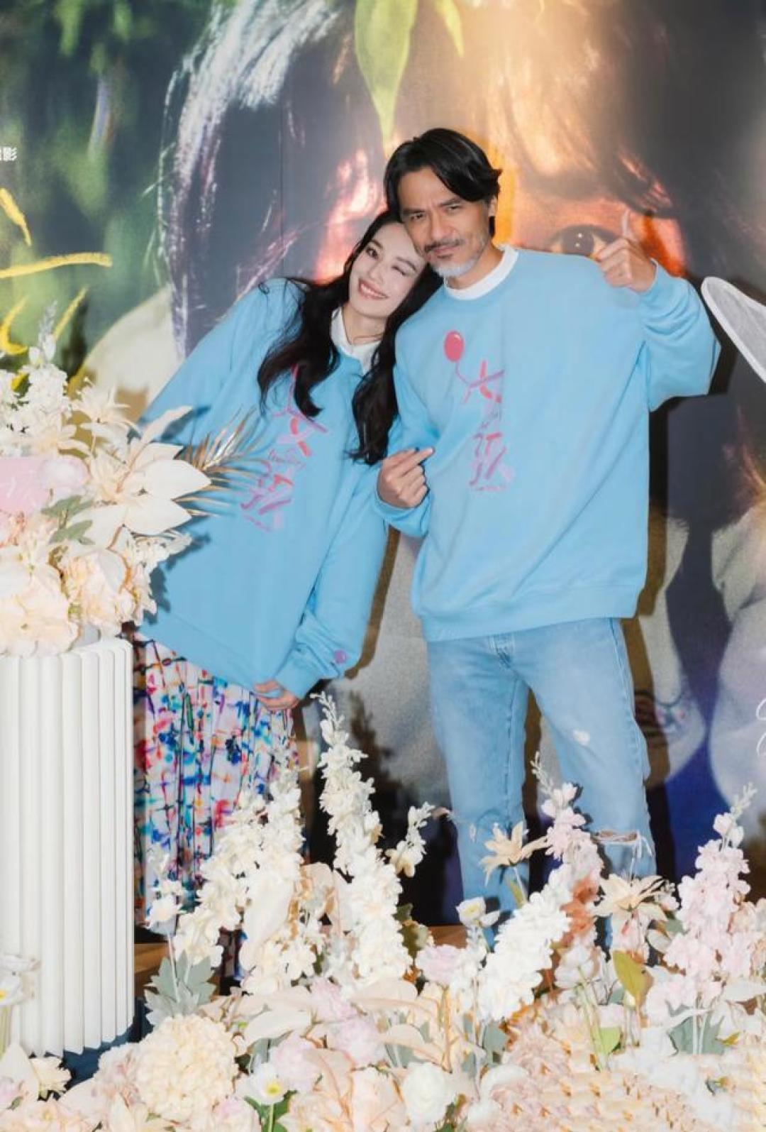 舒淇冯德伦十指紧扣力挺《女孩》首映 28年夫妻携创作疗愈童年暗影