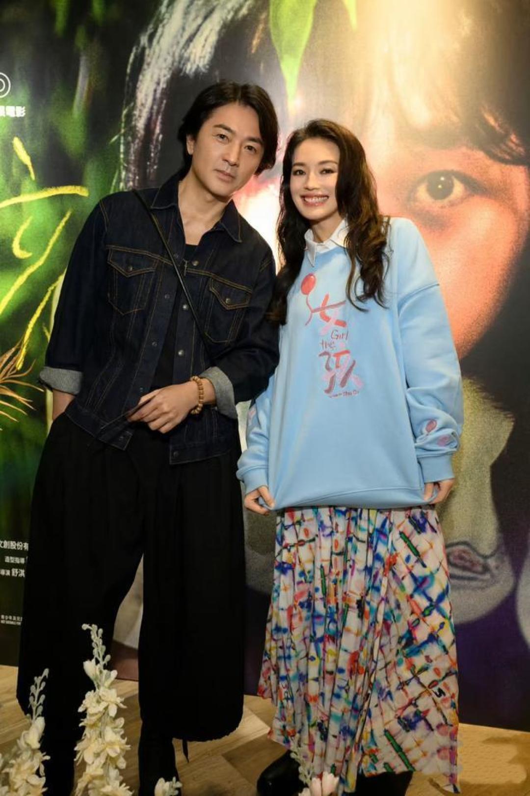 舒淇冯德伦十指紧扣力挺《女孩》首映 28年夫妻携创作疗愈童年暗影