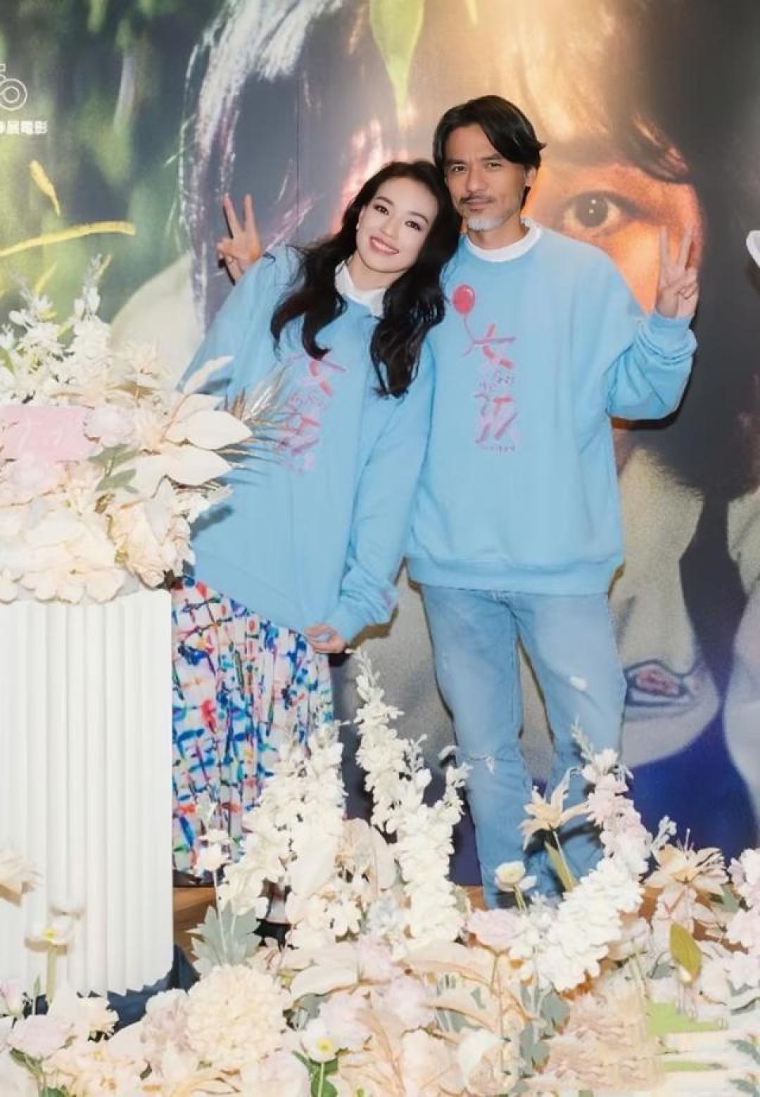 舒淇冯德伦十指紧扣力挺《女孩》首映 28年夫妻携创作疗愈童年暗影