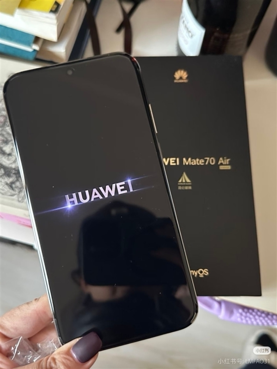 史上最薄Mate直板机！华为Mate70 Air正式官宣：今日预售