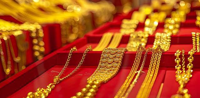 黄金税新政震动市场：周大福3天两调价，水贝商家停摆金价一夜暴涨
