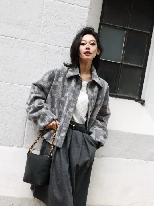 都市漫步｜自信就是“她”最好的自我介绍