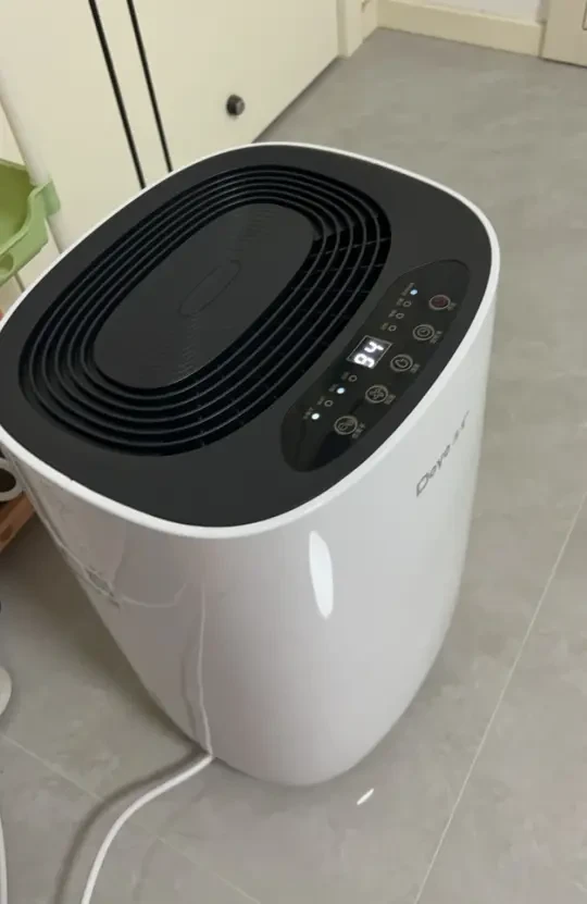 买了一台除湿机