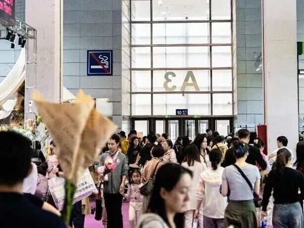 ‌从2万到1800万：一场展会如何用抖音引爆"万物生花"？