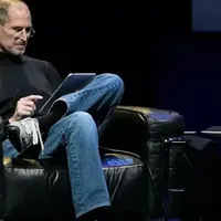 雷军、乔布斯、黄仁勋，牛仔裤大佬和咱都有，怎么穿出精英中年风