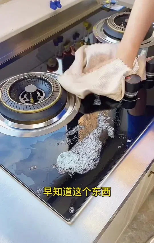 挑战省力快速清洗整个厨房，家里难清洗的#油污，用这个#清洁剂，轻松省力搞定！#厨房好物