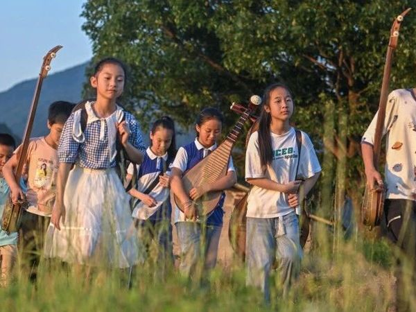 无弦吉他、投影古筝、AI钢琴陪练，乐器产业在洗牌吗？