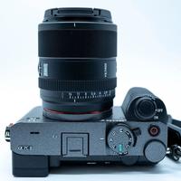 唯卓仕85mm F2.0 EVO值得买吗？千元人像镜引全网激辩