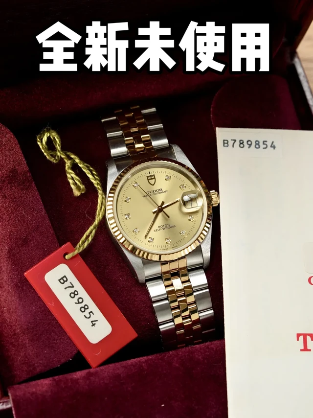 牛逼货放置30年全新未使用帝舵74033。#Tudor 74033# 【库存未使用】来自1996年的帝舵日志/罕见的是全套附件未使用品/原厂的底膜和侧边膜都在/表径34MM/作为劳力士副牌/早期的Tu
