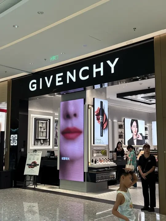 逛完三亚纪梵希🤯消费观崩塌了