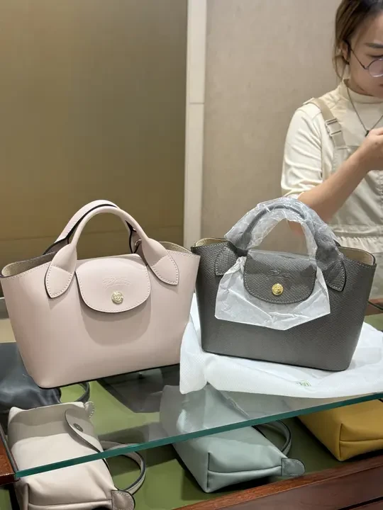 珑骧新款元宝包epure |新色留哪只吖？