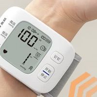 行业销冠实锤！鱼跃8800AR腕式血压计，老人自测精准又省心