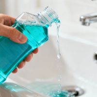 漱口水是口腔护理必需品还是鸡肋？全网用户观点大PK