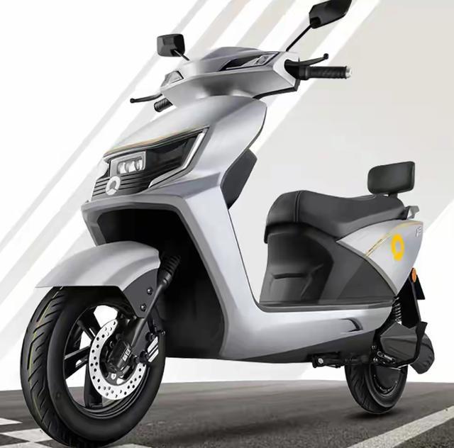 通勤神器！三款2700元级电动车实测，续航百公里不输豪华款！