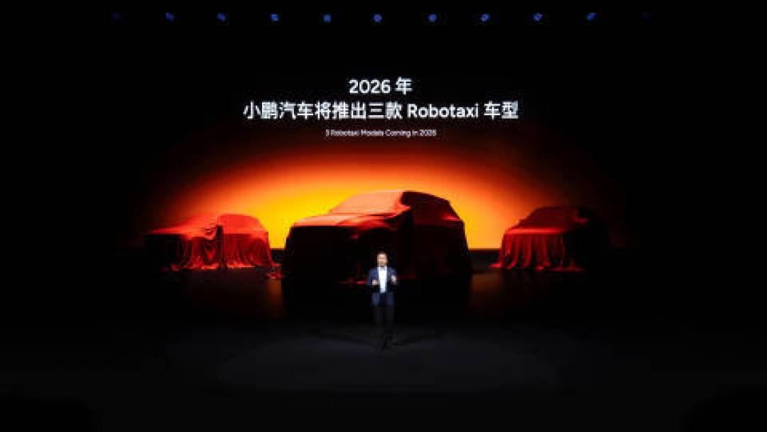 小鹏亮出三张王牌:1600公里续航破纪录+人形机器人首秀,飞行汽车量产倒计时震动马斯克
