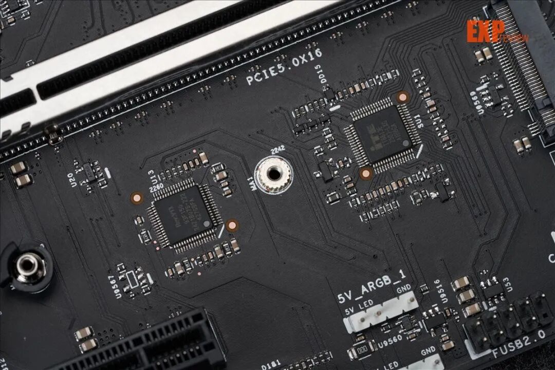 影驰联盟 B650M Wi-Fi 黑武士 PLUS评测：可扩展性优秀，好得不像是B650