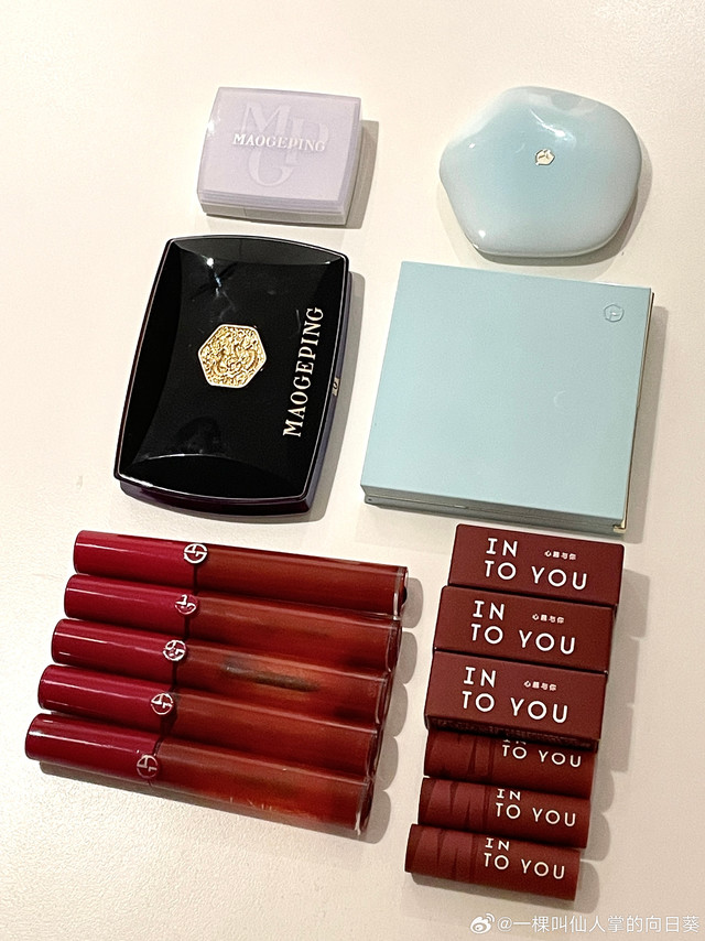 回购是最长情的告白，国货彩妆真的是好起来了。我以为我会用一辈子的405终于有替代了，不过也菀菀类卿毛戈平高光膏也是找不到替代品，不找了，买了个可以用到天荒地老的大盒。彩棠的三文鱼色遮黑眼圈真的惊艳，还