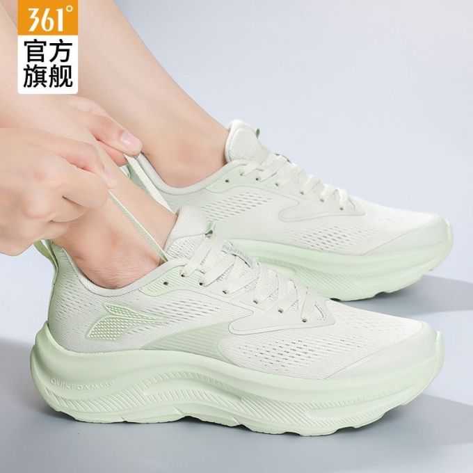 跑鞋