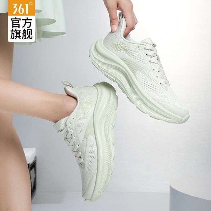 跑鞋