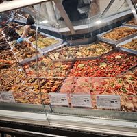 永辉超市调改后的熟食区，口水都要流出来了