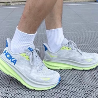 轻盈缓震黑科技！HOKA克利夫顿9如何重塑跑步体验？
