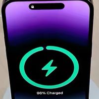 离谱！iPhone17充电38次，电池健康掉了！到底该怎么充电？